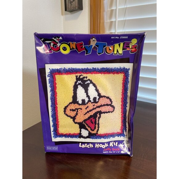 1994 Looney Tunes Daffy Duck Latch Hook Kit 13"x13" Craft Set Acrylic Yarn USA - Picture 2 of 7